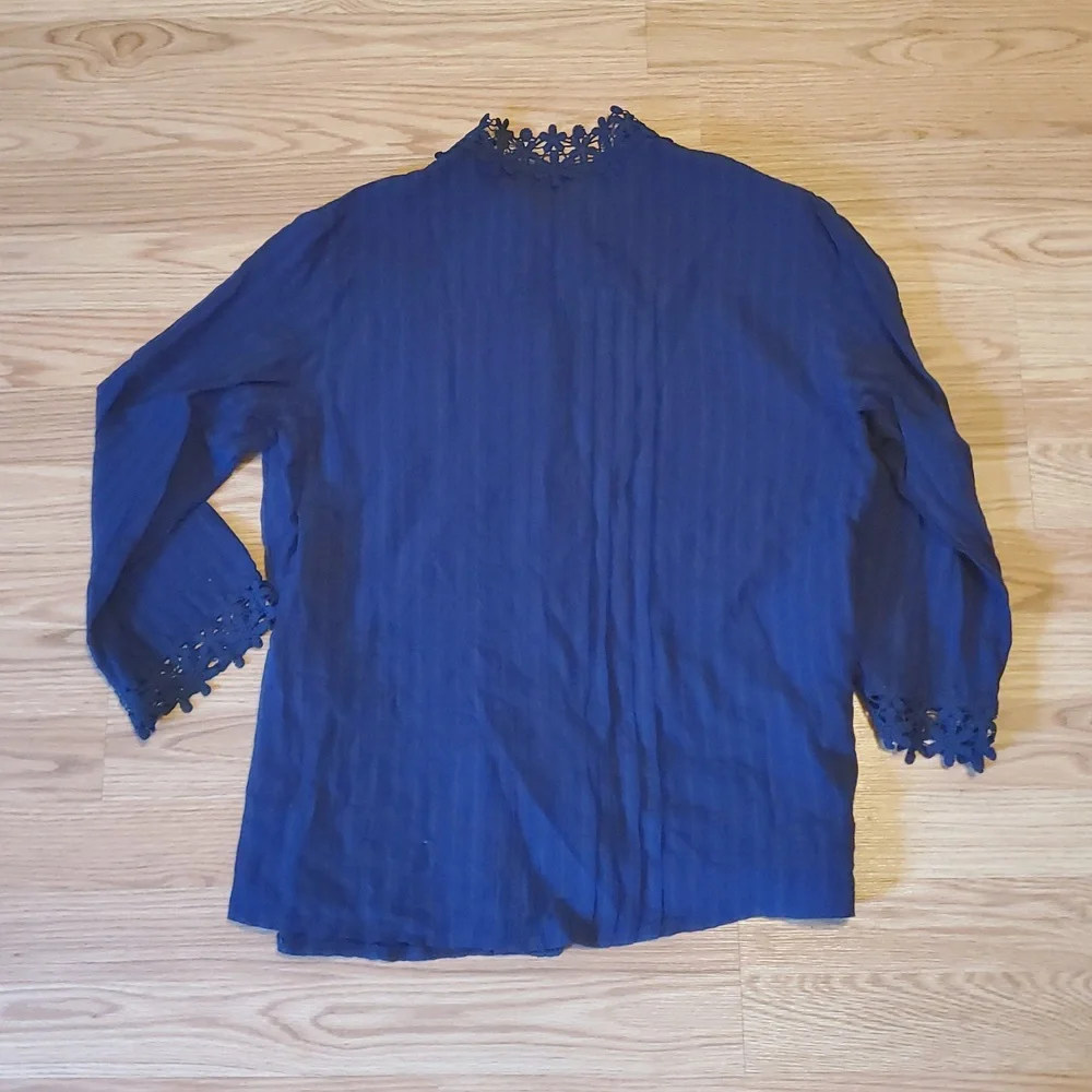 NWOT Elegant Navy Blue Lace Trim Blouse Medium - Picture 9 of 10